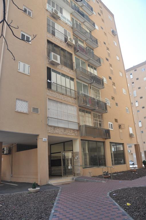 Sky Home Apartment Jabotinsky 8 Bat Yam Buitenkant foto