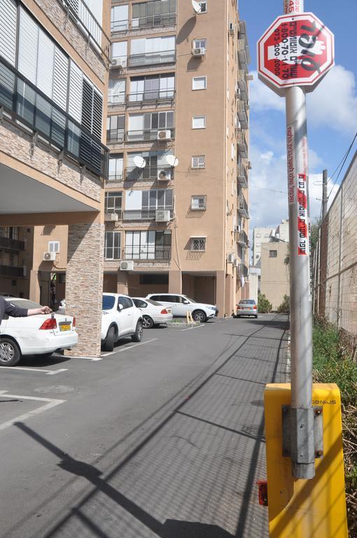 Sky Home Apartment Jabotinsky 8 Bat Yam Buitenkant foto