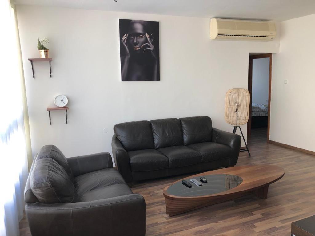 Sky Home Apartment Jabotinsky 8 Bat Yam Buitenkant foto