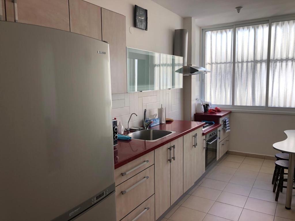 Sky Home Apartment Jabotinsky 8 Bat Yam Buitenkant foto