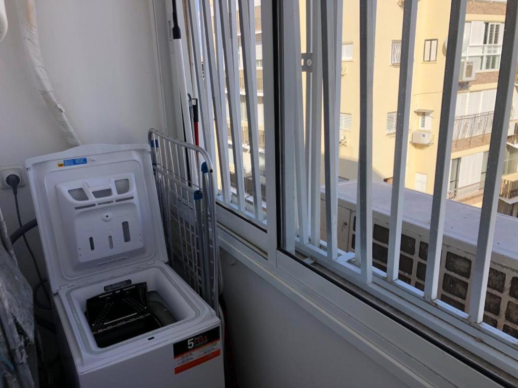 Sky Home Apartment Jabotinsky 8 Bat Yam Buitenkant foto